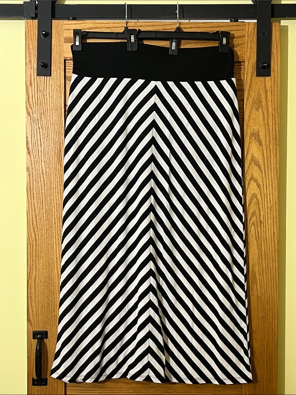 Faded Glory Black & White Diagonal Stripe Midi Skirt